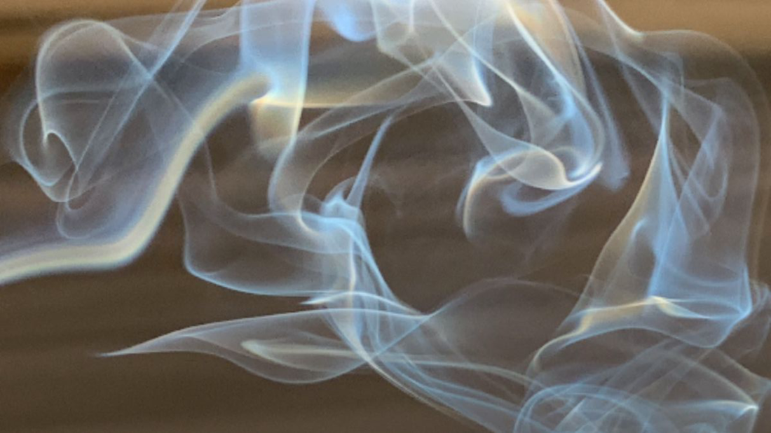¿Cómo se crean las notas de humo en perfumería?