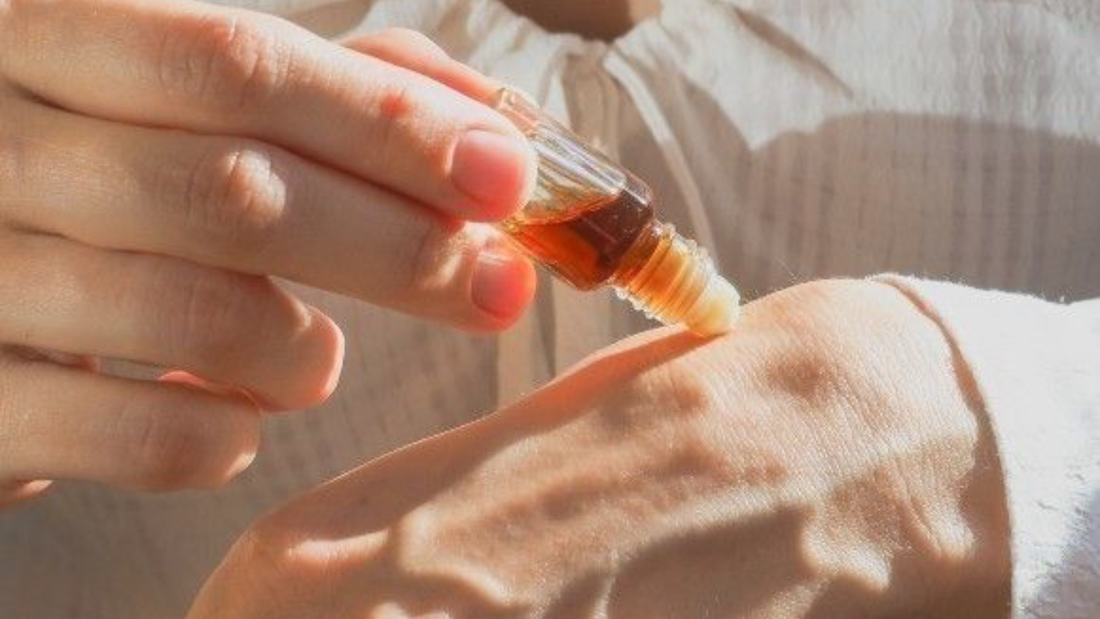 Qué es el layering de perfumes y cómo mezclar aromas